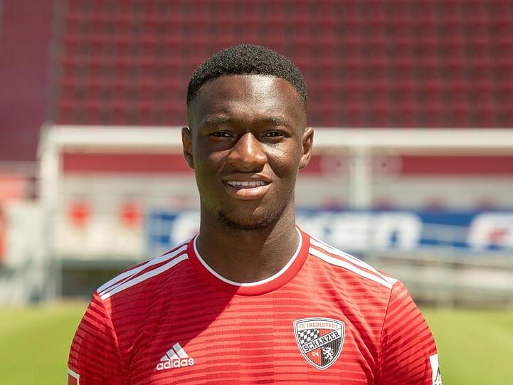 Agyemang Diawusie vom FC Ingolstadt schaut in die Kamera. Foto: Armin Weigel/Archiv