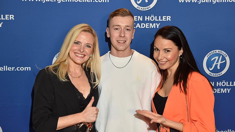 Maximilian Höller mit Daniela Vukovic und Joana Danciu