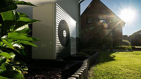 Hier wird mit der Wärmepumpe geheizt. Doch ist sie für jede Immobilie geeignet und wie lässt sie sich finanzieren?