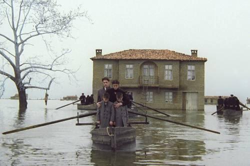 Erster Teil einer Trilogie: Mit &bdquo;Eleni - Die Erde weint&ldquo; (2004) von Theo Angelopoulos werden die &bdquo;Griechischen Filmtage&ldquo; eröffnet.