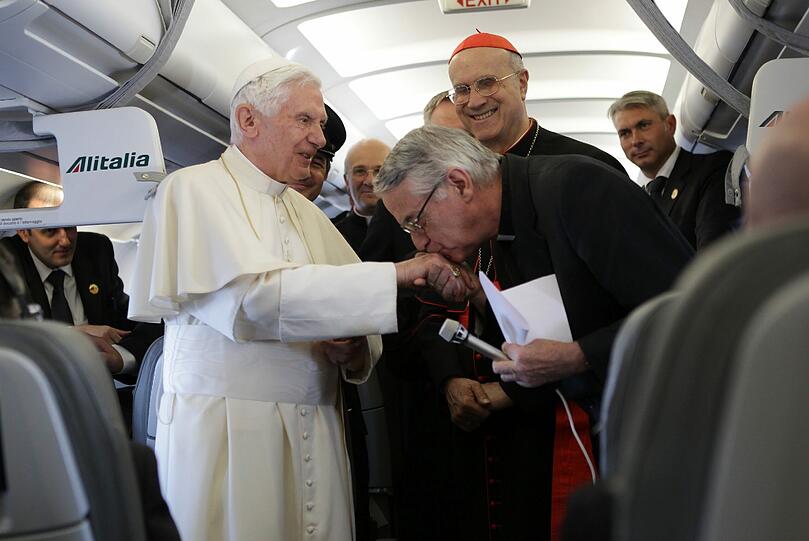 Papst Benedikt XVI. ist zu seinem ersten offiziellen Staatsbesuch in Deutschland eingetroffen.