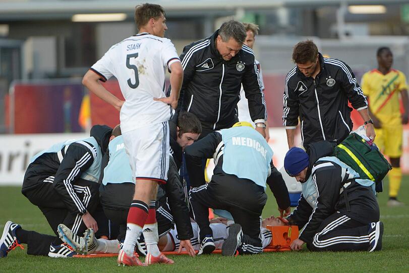 ... auch Ex-Löwe Julian Weigl stand gemeinsam mit Wittek im Kader der U20-DFB-Elf. Der Neu-Dortmunder durfte gegen Mali auch ran und zog sich bei einem Zusammenstoß eine Gehirnerschütterung zu. Auch er konnte das Aus der Elf von Bundestrainer Frank Wormuth im Elfmeterschießen nicht verhindern.