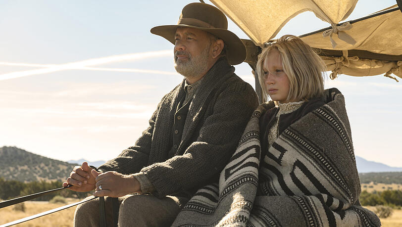 Helena Zengel als Johanna Leonberger und Tom Hanks als Captain Jefferson Kyle Kidd in "Neues aus der Welt" von Paul Greengrass.
