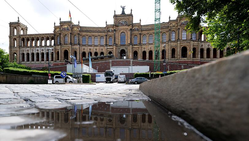 Die Abgeordneten des bayerischen Landtags bekommen ab Juli mehr Geld.