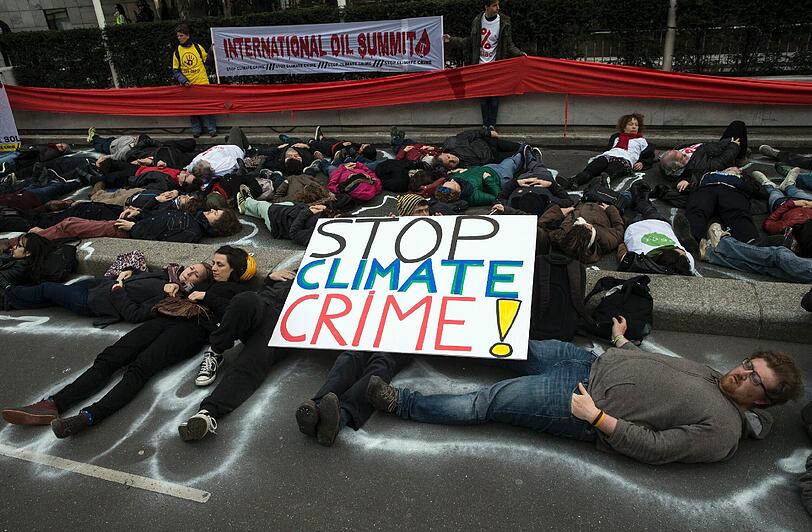 Der erste weltweit verbindliche Klimavertrag soll die Erderwärmung stoppen. Foto: Etienne Laurent/Archiv