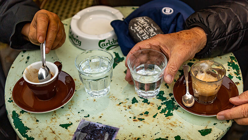 Drei Männer geraten vor einer Espresso-Bar in der Schleißheimer Straße in Streit (Symbolfoto).
