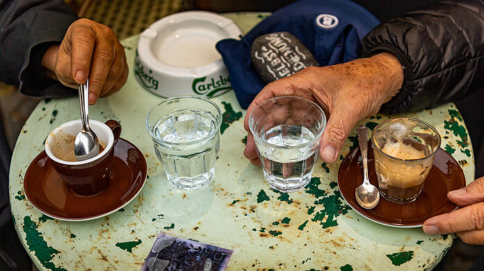 Drei Männer geraten vor einer Espresso-Bar in der Schleißheimer Straße in Streit (Symbolfoto).