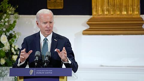 US-Präsident Joe Biden spricht während eines Staatsdinners im Dublin Castle.