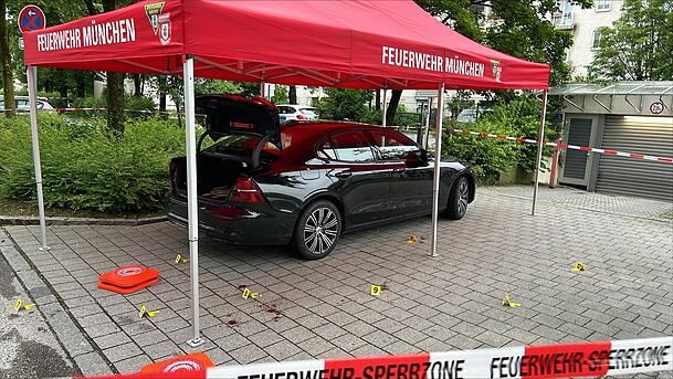 In Milbertshofen werden Spuren gesichert. In Milbertshofen werden Spuren gesichert.
