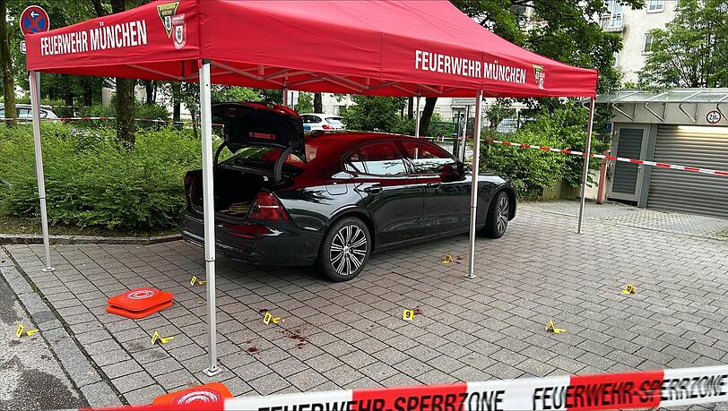 In Milbertshofen werden Spuren gesichert. In Milbertshofen werden Spuren gesichert.