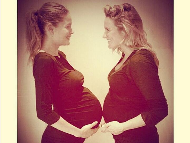 Bauch an Bauch: Doutzen Kroes (li.) mit Freundin Lieke van Lexmond