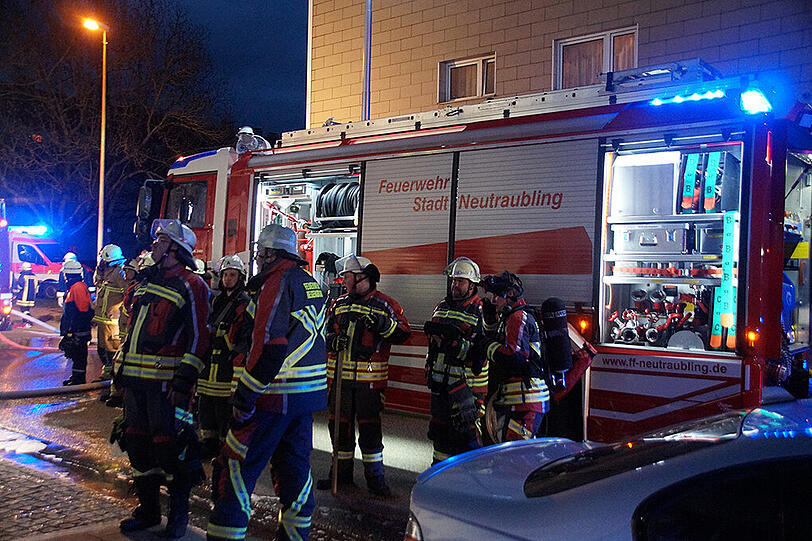 Die Bilder vom dramatischen Feuerwehreinsatz in Neutraubling.