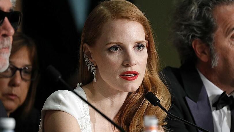 Jury-Mitglied Jessica Chastain, hier mit Pedro Almodovar (links) und Paolo Sorrentino, kritisierte auf der Pressekonferenz in Cannes das Frauenbild vieler Filme.