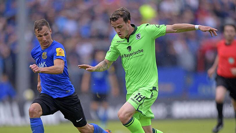 NICO KARGER NOTE 2: Hatte einige gelungene Aktionen zu verzeichnen, blieb aber auch oft hängen und musste viel Defensivarbeit leisten. Dann startete er nach der Pause pfeilschnell in die Spitze - und vollendete zum 2:1.