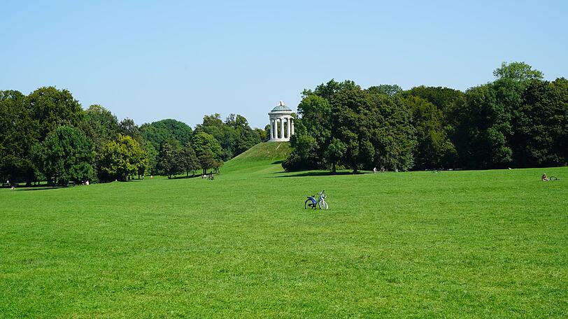 Nicht überall ist der Englische Garten überfüllt. Hier hat es noch viel Platz.