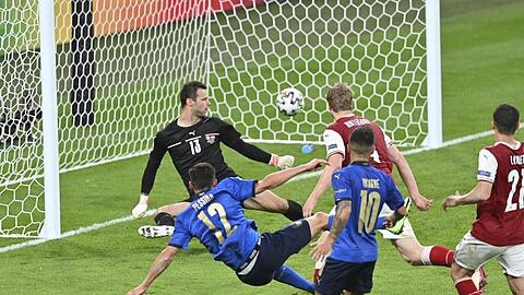 Matteo Pessina (2.v.l) erhöhte auf 2:0.