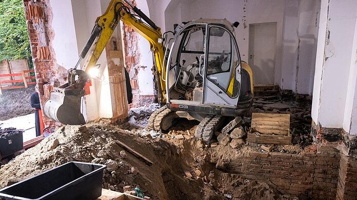 Ein Bagger steht auf der Baustelle am Bayerischen Landtag. Ein Bagger steht auf der Baustelle am Bayerischen Landtag.