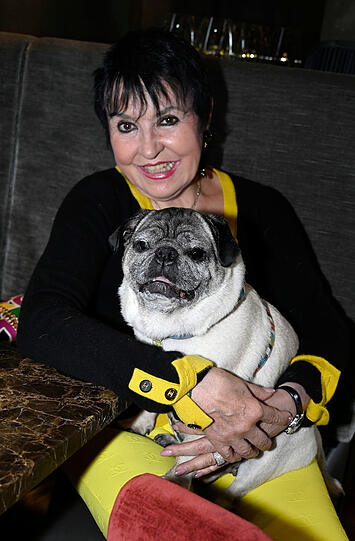 Uschi Ackermann mit Hund Willy