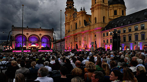 "Wütend steuert hieher der Sturm", heißt es in Richard Wagners "Die Walküre". Der Schluss des dritten Akts war der zentrale Teil des Konzerts mit dem BR-Symphonieorchester unter Simon Rattle, dessen zweite Hälfte wetterbedingt ausfallen musste.