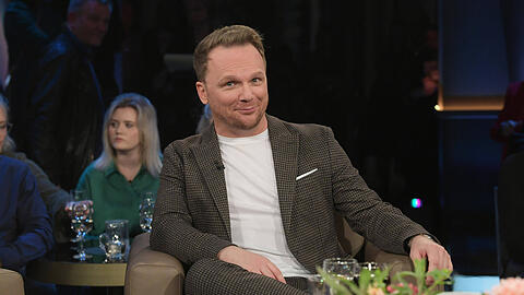 Ralf Schmitz ist in der sechsten Staffel von "LOL" wieder mit von der Partie. Eine Comedy-Kollegin hat es ihm beim Dreh besonders schwer gemacht.