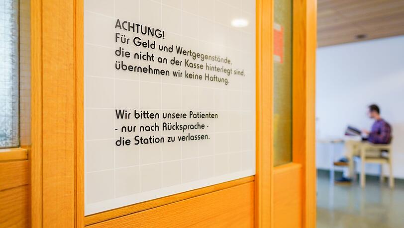 Ein Mann soll bundesweit vor allem ältere Menschen in Krankenhäusern bestohlen haben - die Staatsanwaltschaft Heidelberg hat Anklage erhoben. (Symbolbild)