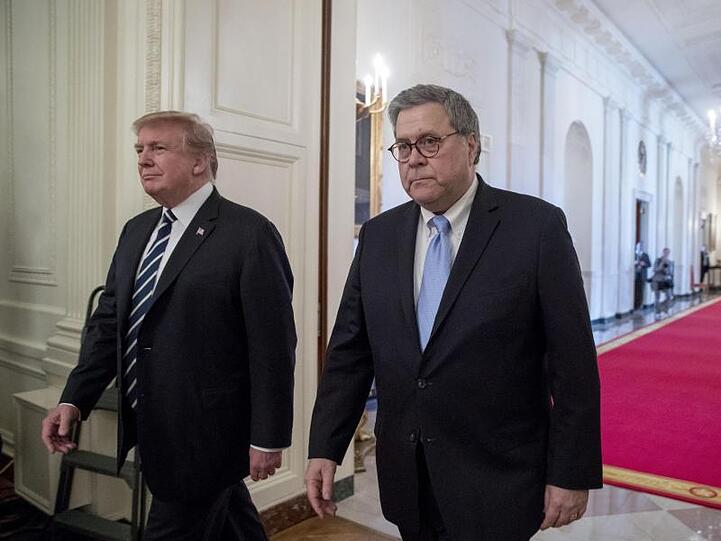 US-Präsident Donald Trump mit seinem Justizminister William Barr im Weißen Haus.