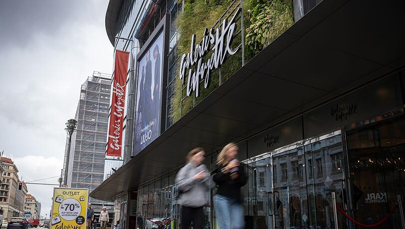 Berlin'deki Galeries Lafayette'e gitti