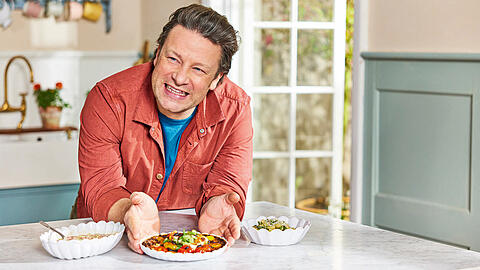 Starkoch Jamie Oliver hat für deutsche Schüler eine konkrete Forderung.