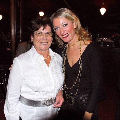 Monika Gruber und ihre Mutter Magdalena im Jahr 2006.
