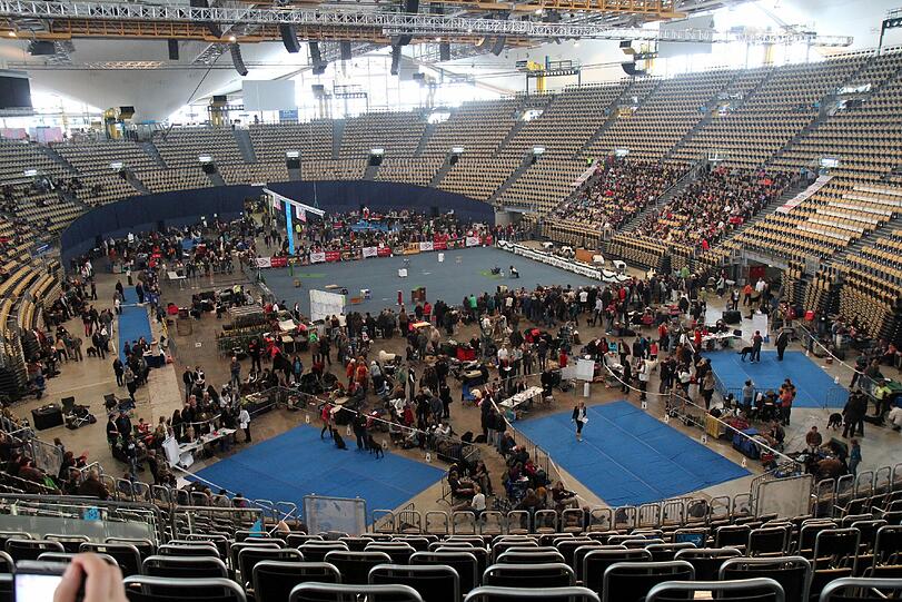 Die Halle ist gut gefüllt.