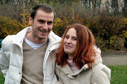 Das Geschwisterpaar Patrick und Susan aus Leipzig bei einem Spaziergang 2006