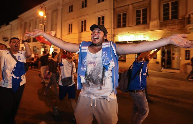 Co-Gastgeber Polen ist aus der EM ausgeschieden, Griechenland steht überraschend im Viertelfinale. Tränen bei den polnischen Fans und Jubel bei den Hellas-Anhängern. Die Bilder.