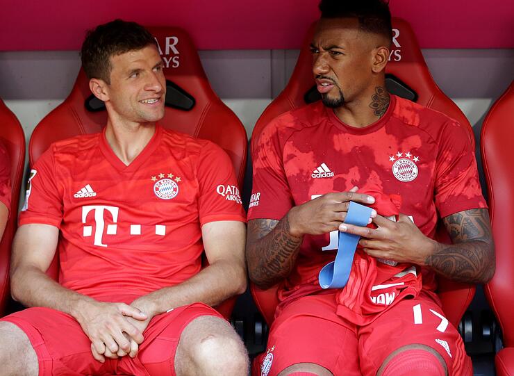 Jérôme Boateng (re.) saß in der laufenden Saison immer wieder auf der Bank des FC Bayern.