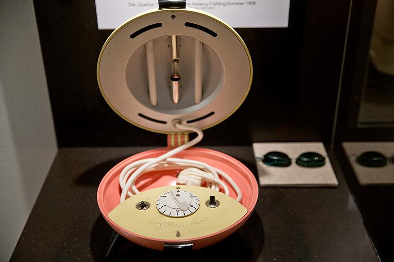 Die
&bdquo;Quelle-Sonne&ldquo; (1958) zum Erzeugen von Ultraviolett- und Infrarotstrahlung.
