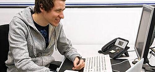 Grundlegende PC-Kenntnisse sind für angehende Industriekaufleute ein Muss.