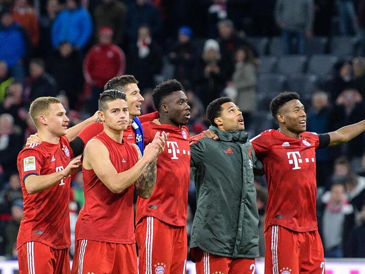 Durch den Sieg gegen Schalke sind die Bayern nur noch fünf Punkte hinter dem BVB.