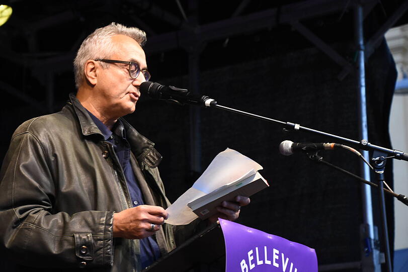 Friedrich Ani  spricht am 04.10.2023  auf dem Odeonsplatz bei der  Demo "M&uuml;nchen Ist bunt-zammreissen -Bayern gegen Rechts"
