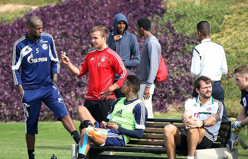 Die Bilder vom Besuch der Bayern auf dem Schalke-Trainingsgelände.