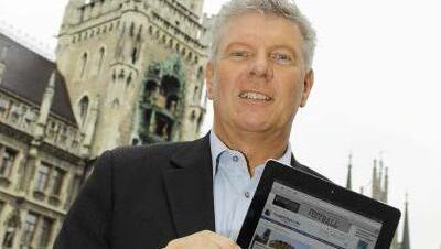 Testete das Gratis-WLAN-Angebot auf dem Marienplatz: Wirtschaftsreferent Dieter Reiter. Testete das Gratis-WLAN-Angebot auf dem Marienplatz: Wirtschaftsreferent Dieter Reiter.