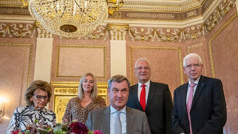 Bayern gibt den jüdischen Gemeinden mehr Geld. Bayern gibt den jüdischen Gemeinden mehr Geld.