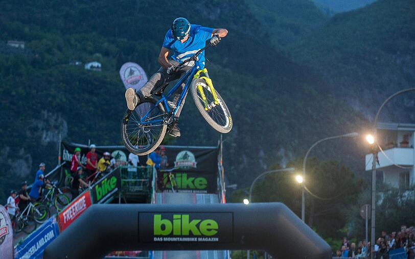 Höher, schneller, weiter - das sind die Bilder vom King of Dirt beim Riva Bike Festival 2013.
