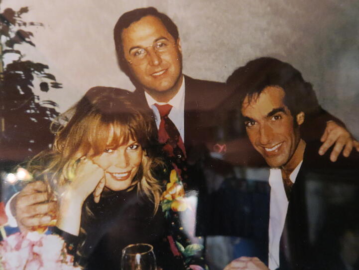 Der berühmte Ex-Chef Roy Dubowy (Mitte) mit dem sagenumwobenen Ex-Paar Claudia Schiffer und Magier David Copperfield.