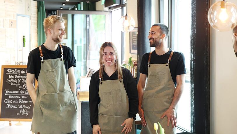 Jonas Ulbrich, Sophia Sparer und Sepehr Alipour (v.l.). Das Gastro-Trio hat sich im kürzlich mit einem Michelinstern ausgezeichneten Mural Farmhouse kennengelernt.
