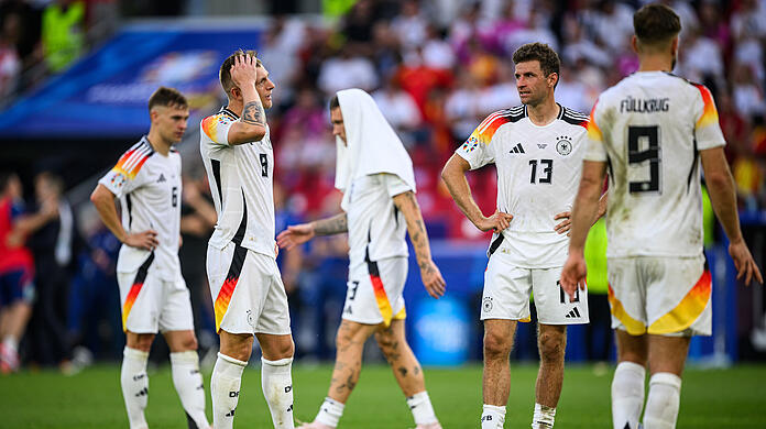 Neben Toni Kroos wird auch Bayern-Spieler Thomas Müller (rechts) wohl nicht mehr für die DFB-Elf auflaufen.
