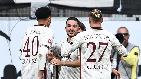 Der FC Augsburg hatte in Frankfurt oft Grund zum Jubel.