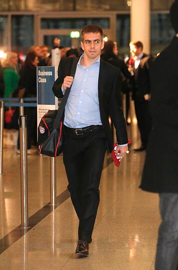 Die Bayern-Profis beim Abflug in München: Philipp Lahm