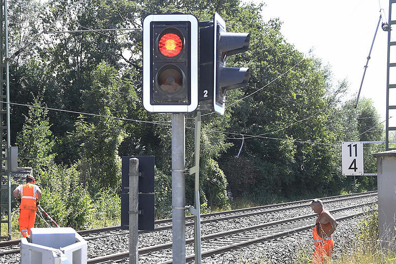 Störung im Gesamtnetz: Eine S-Bahn musste nach Beschädigung einer Oberleitung evakuiert werden.