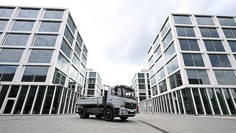 Daimler Truck will bis 2030 rund 5.000 Stellen streichen. (Archivbild)