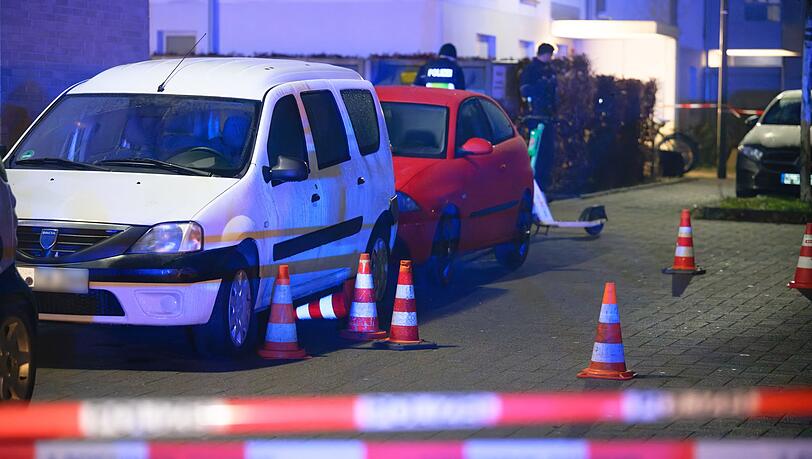 Die Tat soll sich am sp&auml;ten Freitagabend auf einem Parkplatz nahe der Veranstaltungshalle Motorworld im Stadtteil Ossendorf ereignet haben.