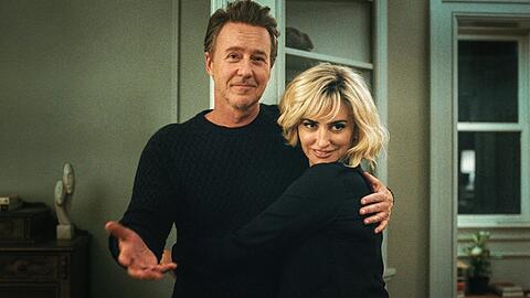 Die Nachbarn Pen&eacute;lope Cruz und Edward Norton kommen zu Besuch. Sie ist Sextherapeutin.
